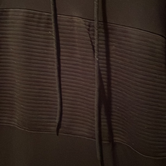 Great condition short sleeve hoodie - Picture 3 of 5